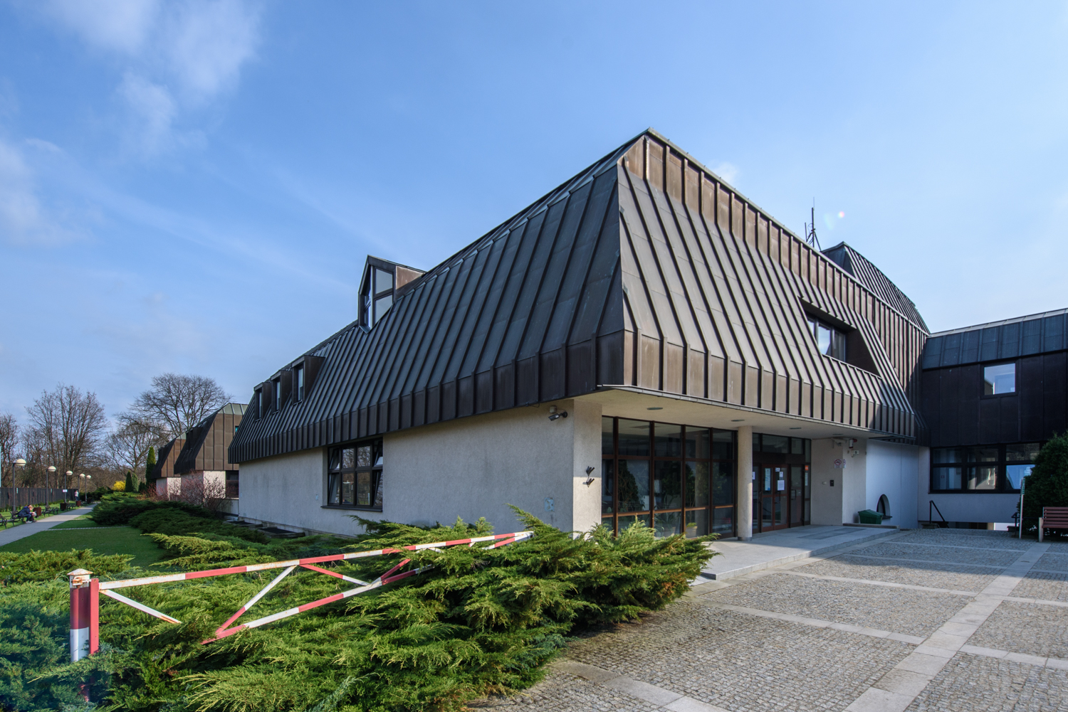 Zdjęcie architektury budynku Uniwersytet Kardynała Stefana Wyszyńskiego (dawniej Akademia Teologii Katolickiej) - rozbudowa